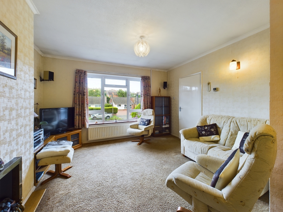 2 bed detached bungalow for sale in Hazlemere, High Wycombe  - Property Image 5