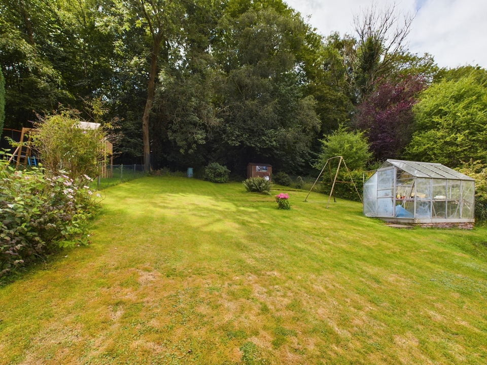 2 bed detached bungalow for sale in Hazlemere, High Wycombe  - Property Image 3