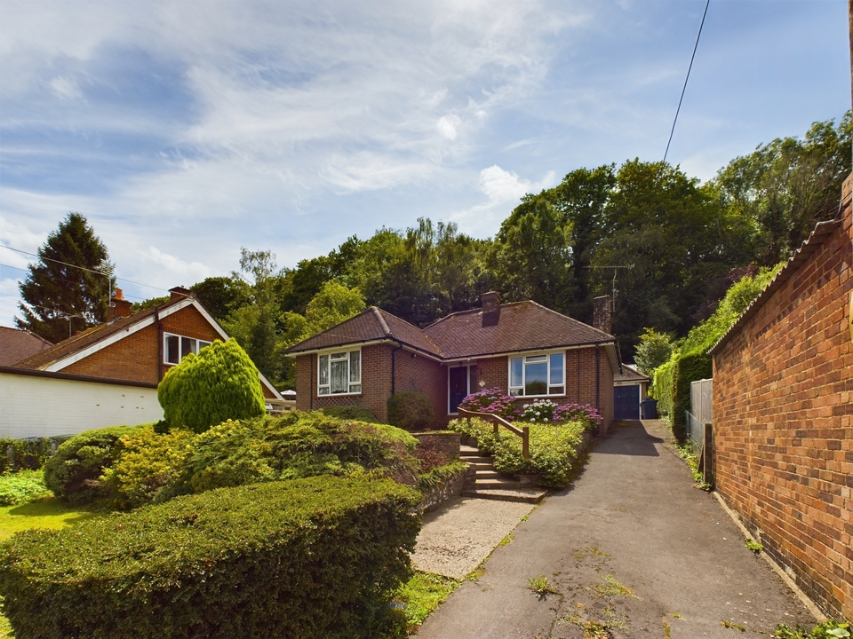 2 bed detached bungalow for sale in Hazlemere, High Wycombe  - Property Image 13