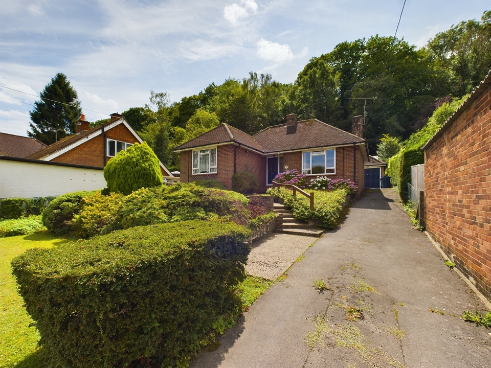 2 bed detached bungalow for sale in Hazlemere, High Wycombe  - Property Image 15