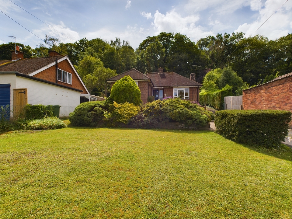 2 bed detached bungalow for sale in Hazlemere, High Wycombe  - Property Image 9
