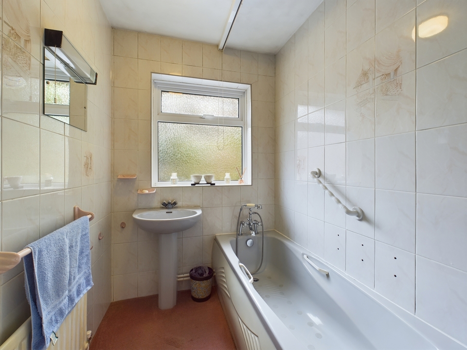 2 bed detached bungalow for sale in Hazlemere, High Wycombe  - Property Image 12