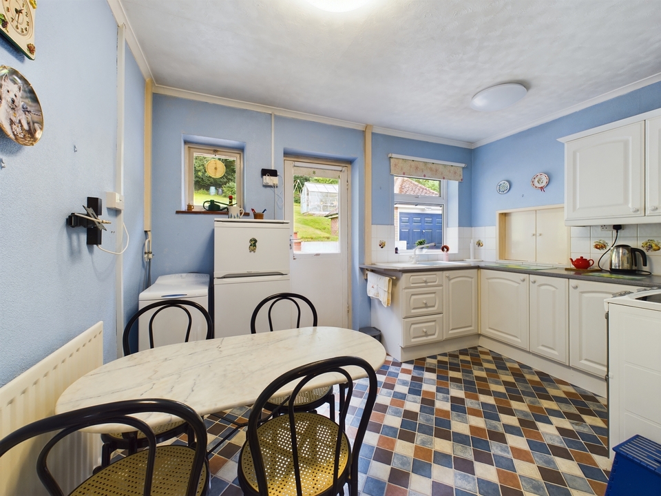 2 bed detached bungalow for sale in Hazlemere, High Wycombe  - Property Image 17