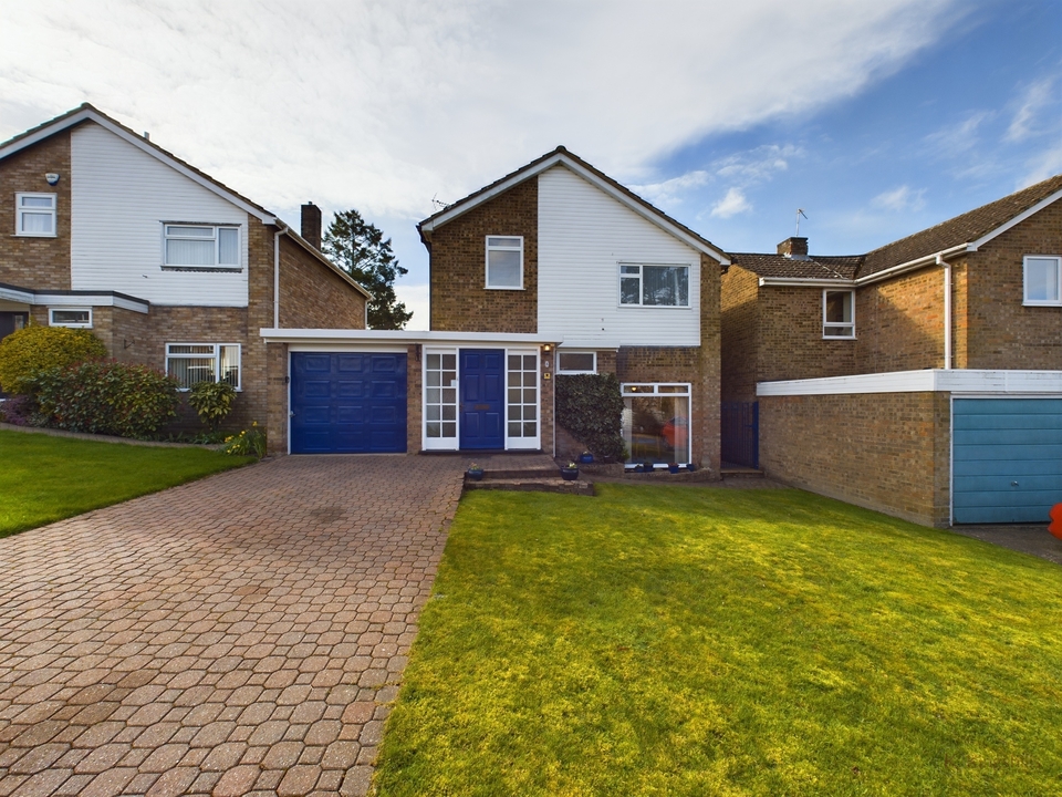 3 bed detached house for sale in Culverton Hill, Princes Risborough  - Property Image 1