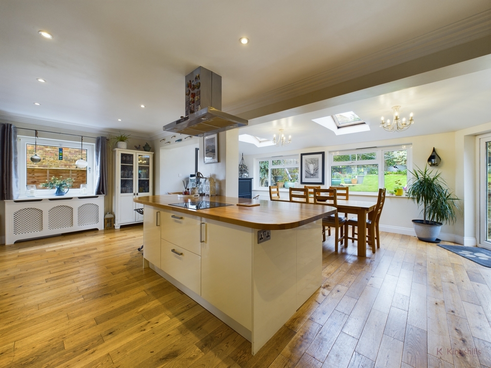 4 bed detached house for sale in Friars Gardens, High Wycombe  - Property Image 7
