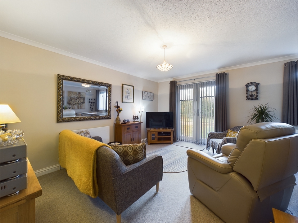 2 bed for sale in Milton Gardens, Princes Risborough  - Property Image 3