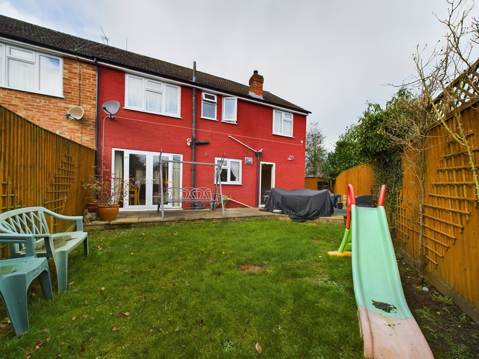 5 bed semi-detached house for sale in Holmer Green, High Wycombe  - Property Image 15
