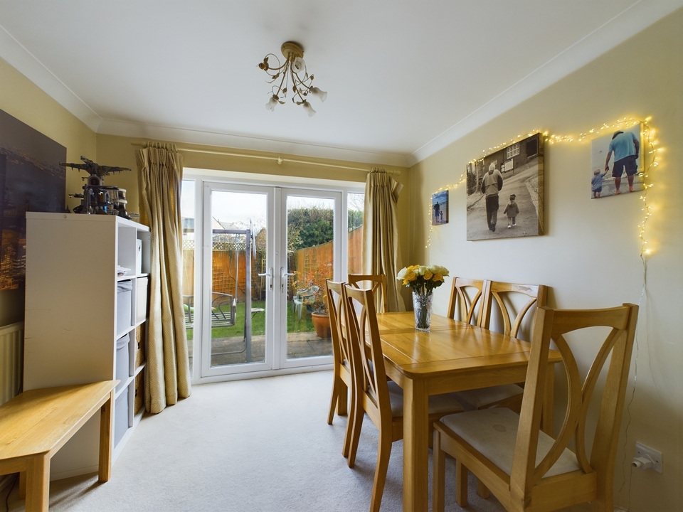 5 bed semi-detached house for sale in Holmer Green, High Wycombe  - Property Image 3