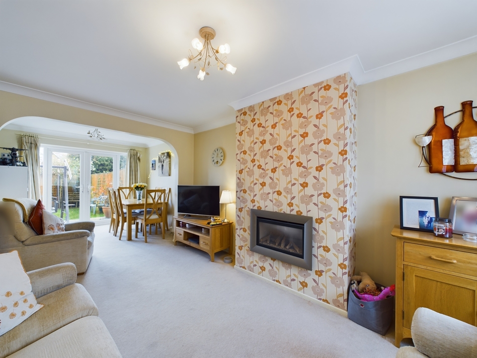 5 bed semi-detached house for sale in Holmer Green, High Wycombe  - Property Image 2