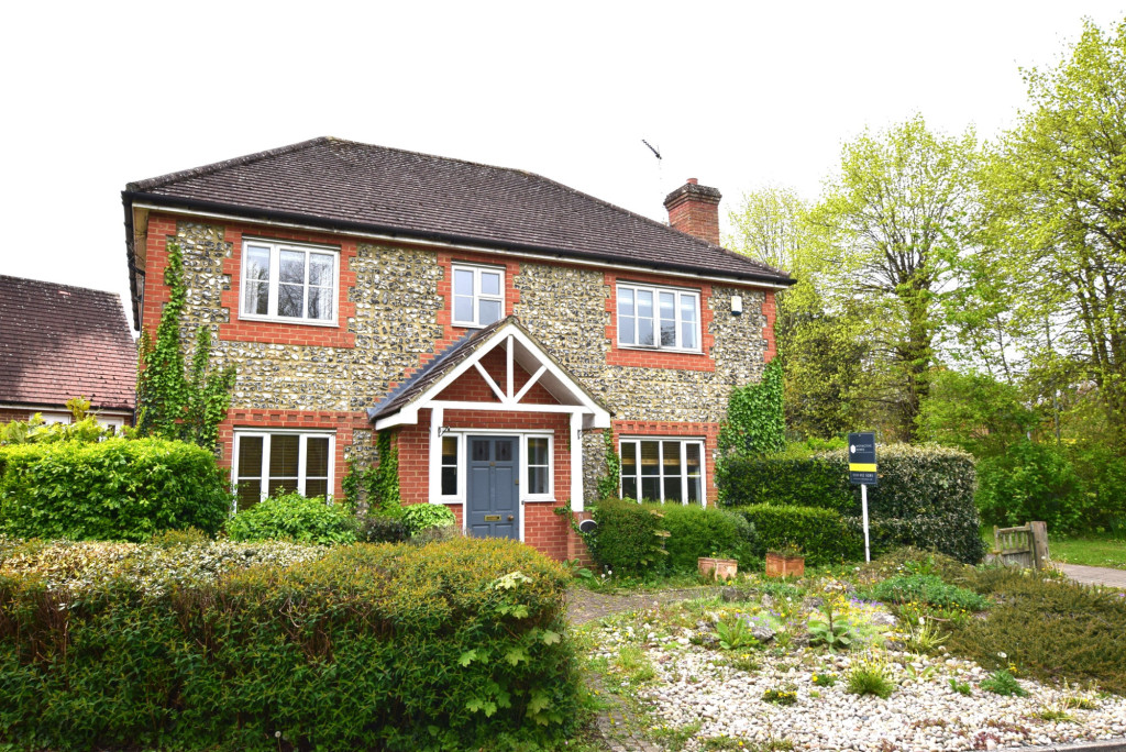 4 bed detached house for sale in Millstream Green, Ashford  - Property Image 1