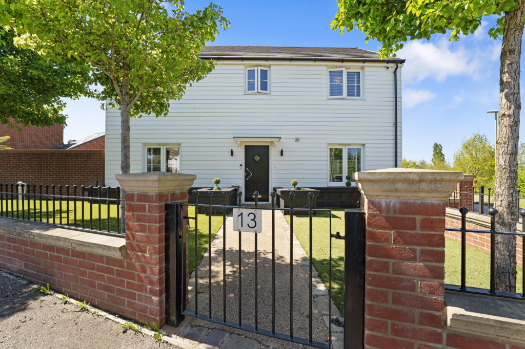 This extended four bedroom detached home is situated in the ever popular Bridgefield area in Ashford and has a south facing garden. It is well presented and would make a superb family home. It is also offered with no onwards chain! Contact us today to arrange a viewing.