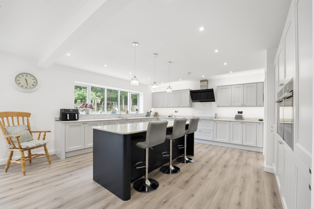 Bromley Green Road is one of the most desirable countryside residential roads on the outskirts of Ashford and we are supremely confident that this stunning family home will not disappoint!