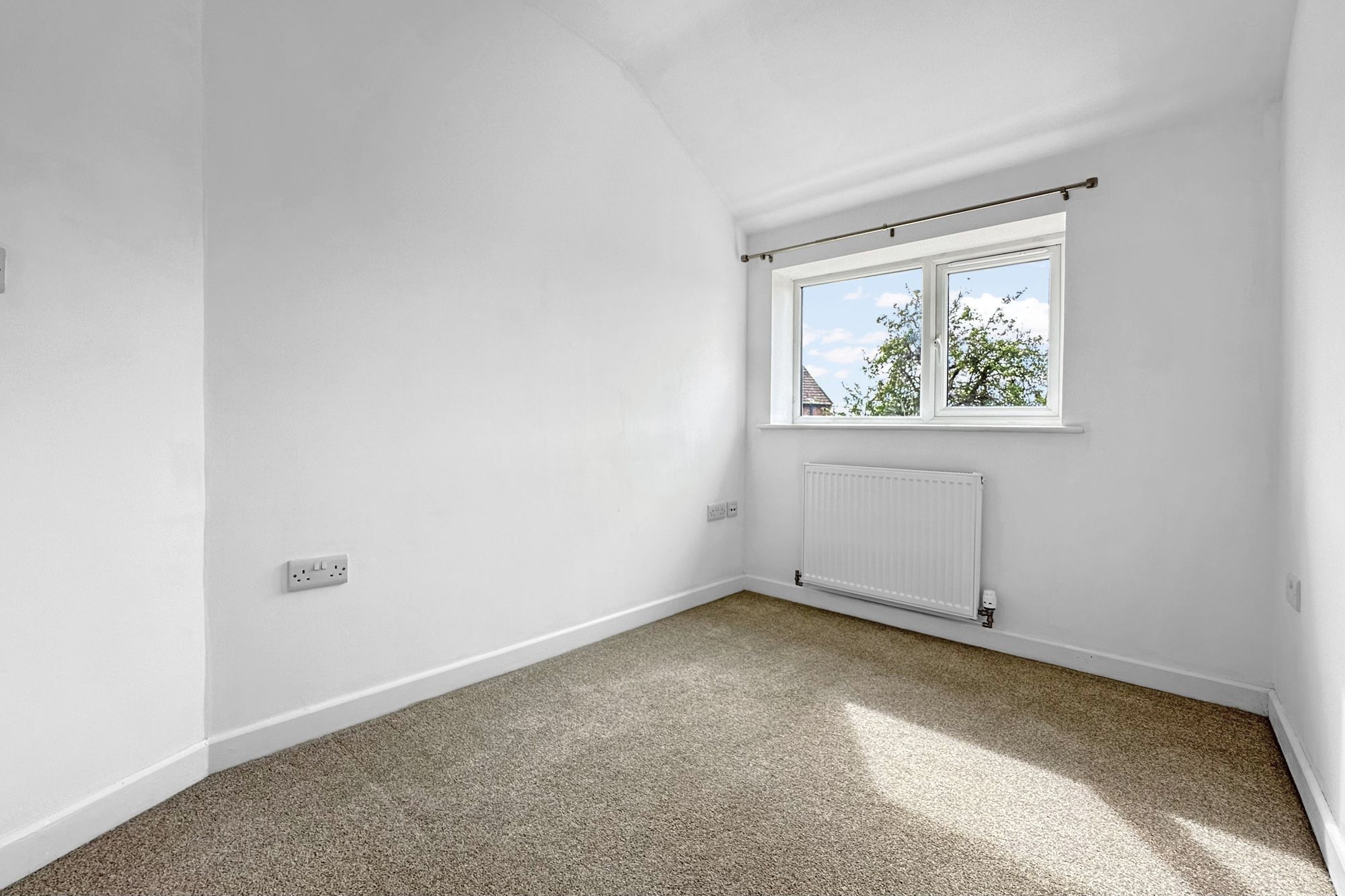 3 bed detached house for sale in York Road, Tewkesbury, GL20  - Property Image 11