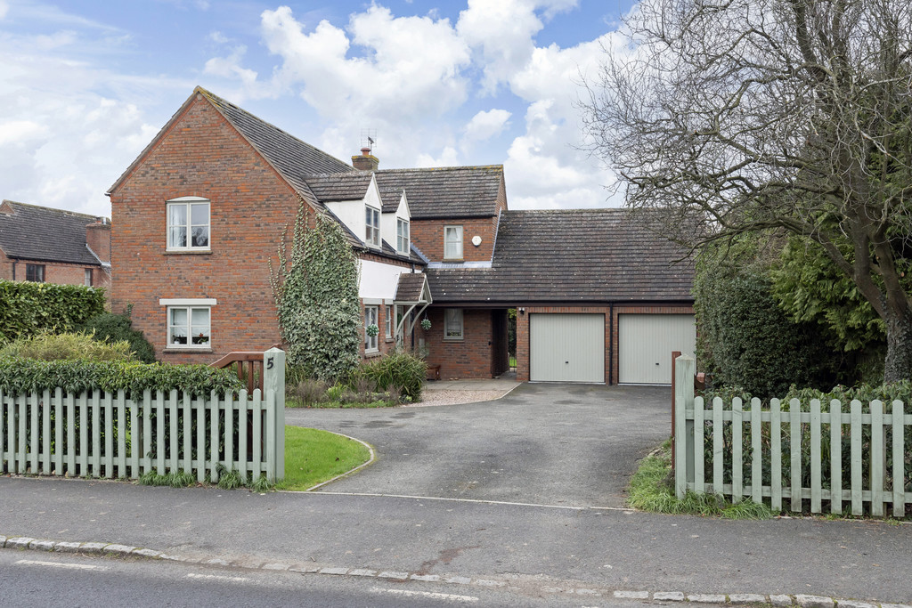 4 bed detached house for sale in Broad Street, Gloucester 0
