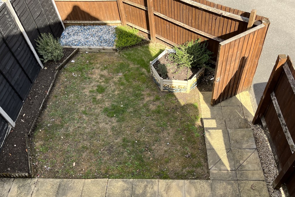 3 bed semi-detached house to rent in Bodenham Field, Gloucester  - Property Image 5