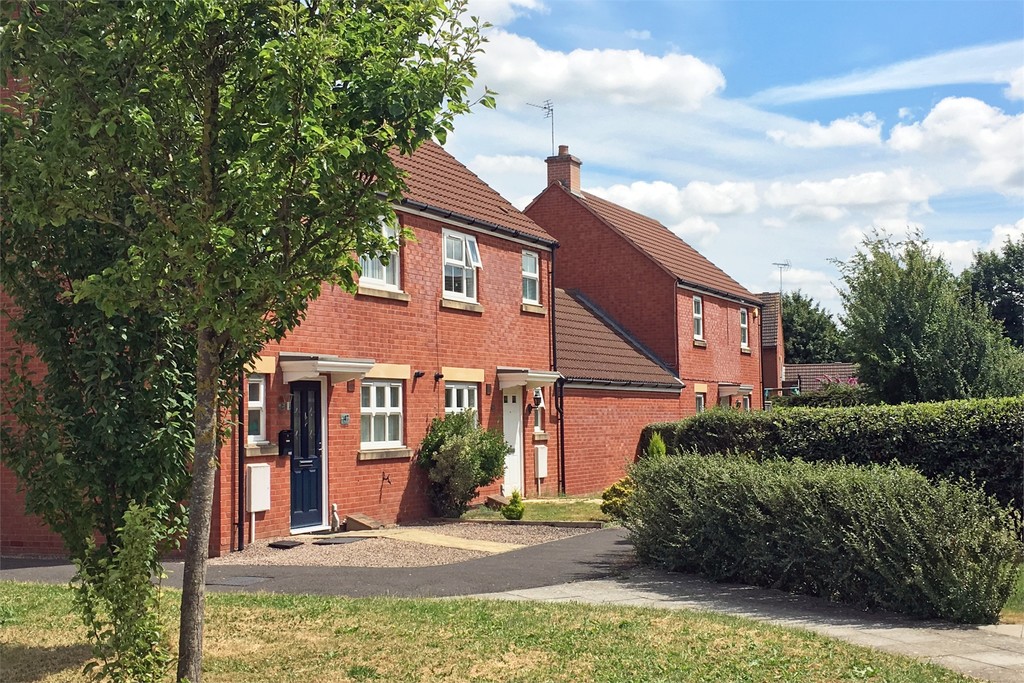3 bed semi-detached house to rent in Bodenham Field, Gloucester - Property Image 1