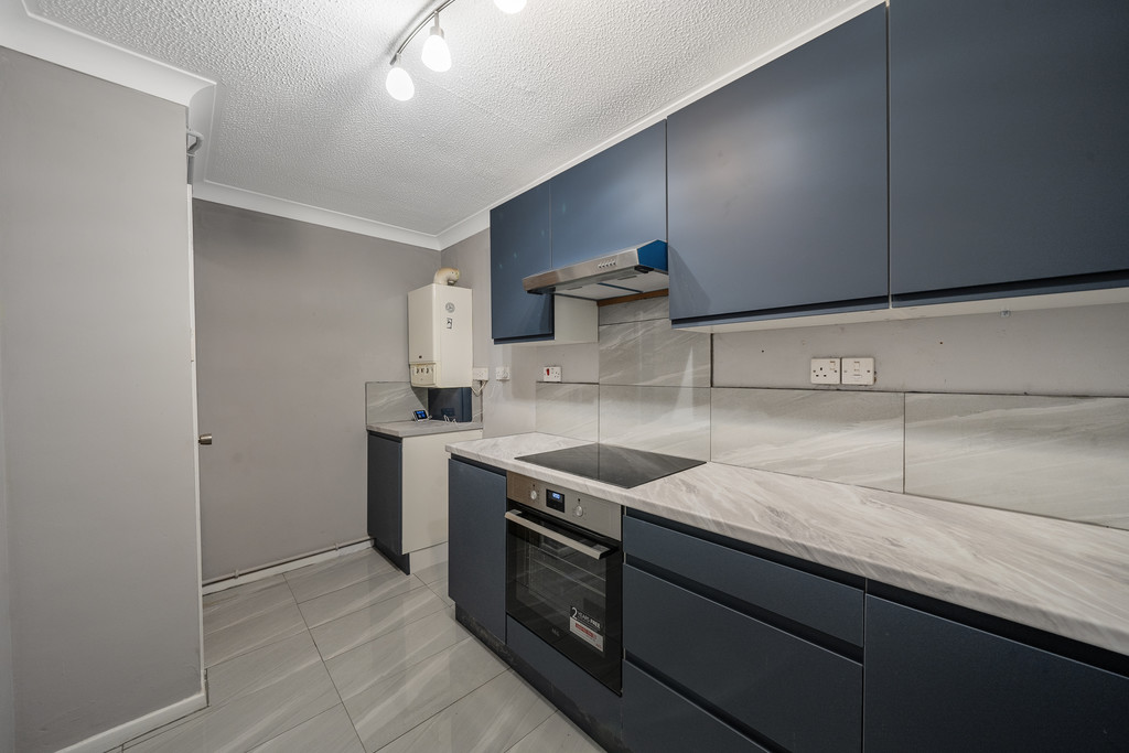 2 bed ground floor flat to rent in Cameron House, Lansdown  - Property Image 4