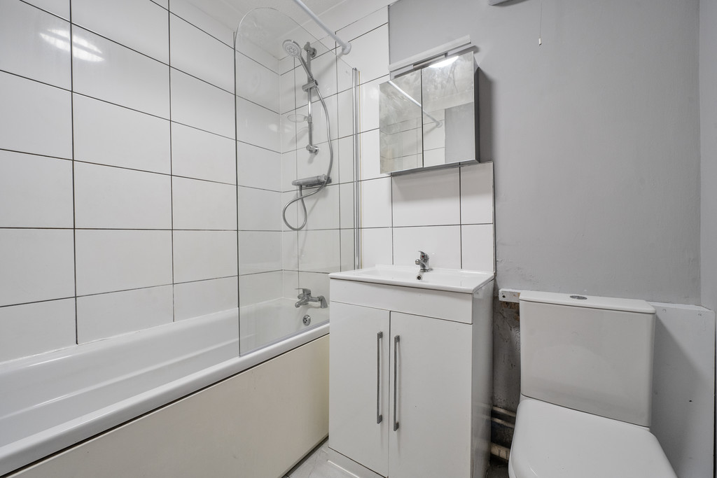 2 bed ground floor flat to rent in Cameron House, Lansdown  - Property Image 8