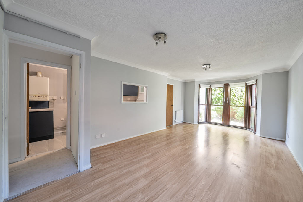 2 bed ground floor flat to rent in Cameron House, Lansdown  - Property Image 2