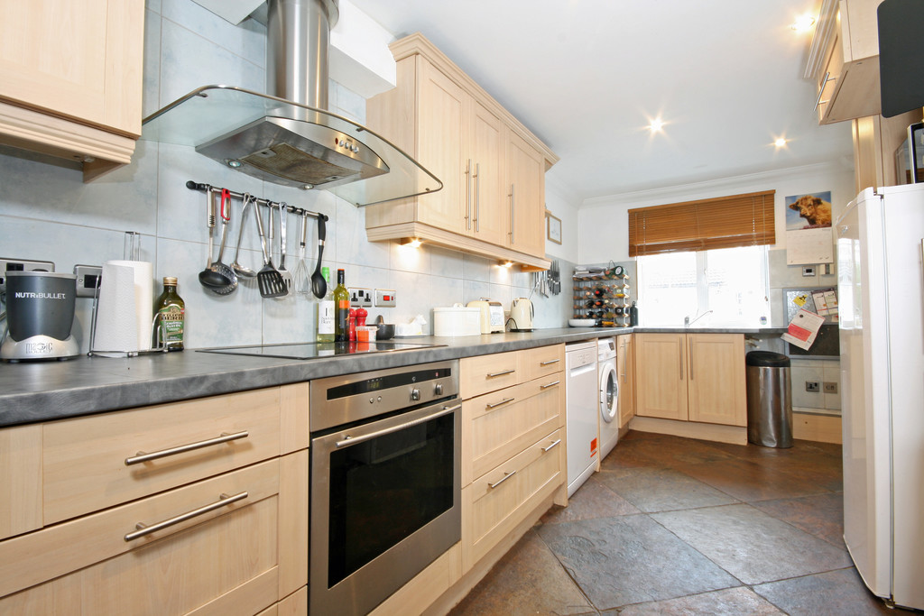 3 bed detached house to rent in Cullingham Close, Gloucester  - Property Image 2