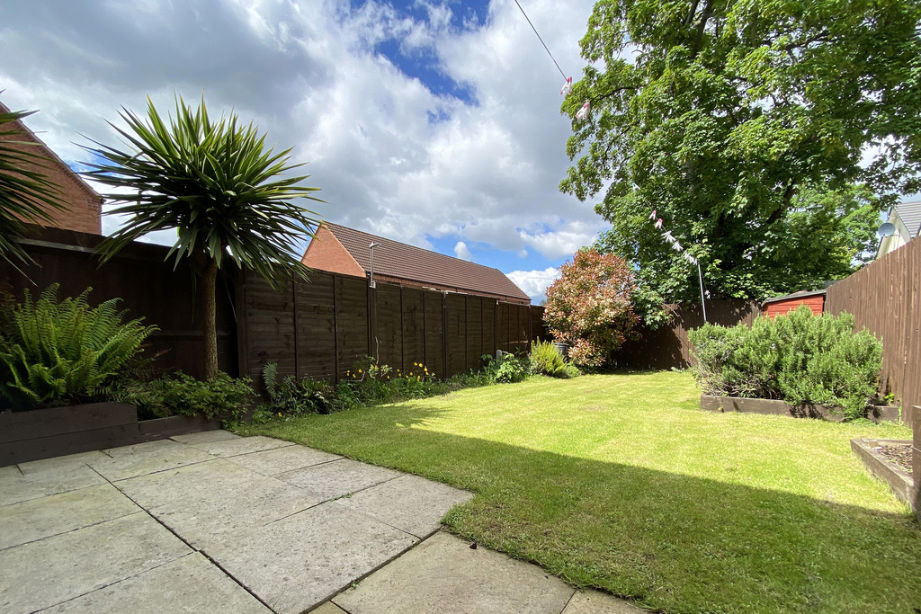 3 bed semi-detached house to rent in Berkeley Close, Hucclecote  - Property Image 2