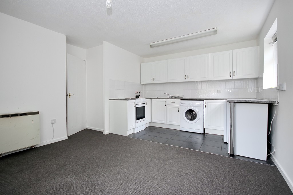 1 bed ground floor flat to rent in Overbury Road, Gloucester  - Property Image 3