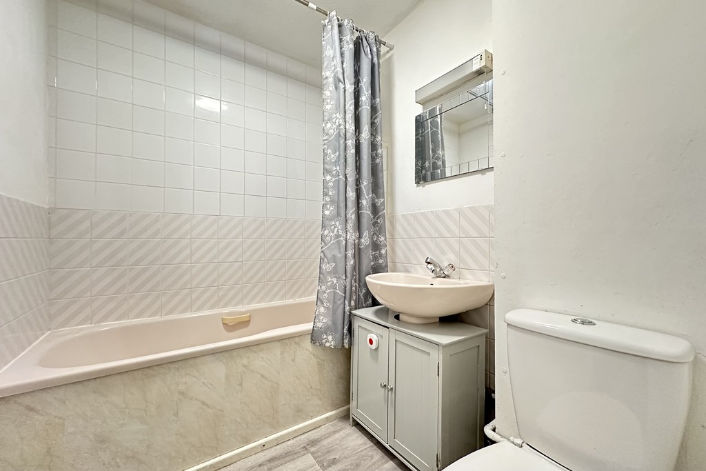 1 bed flat to rent in Myers Road, Swallow Park  - Property Image 7