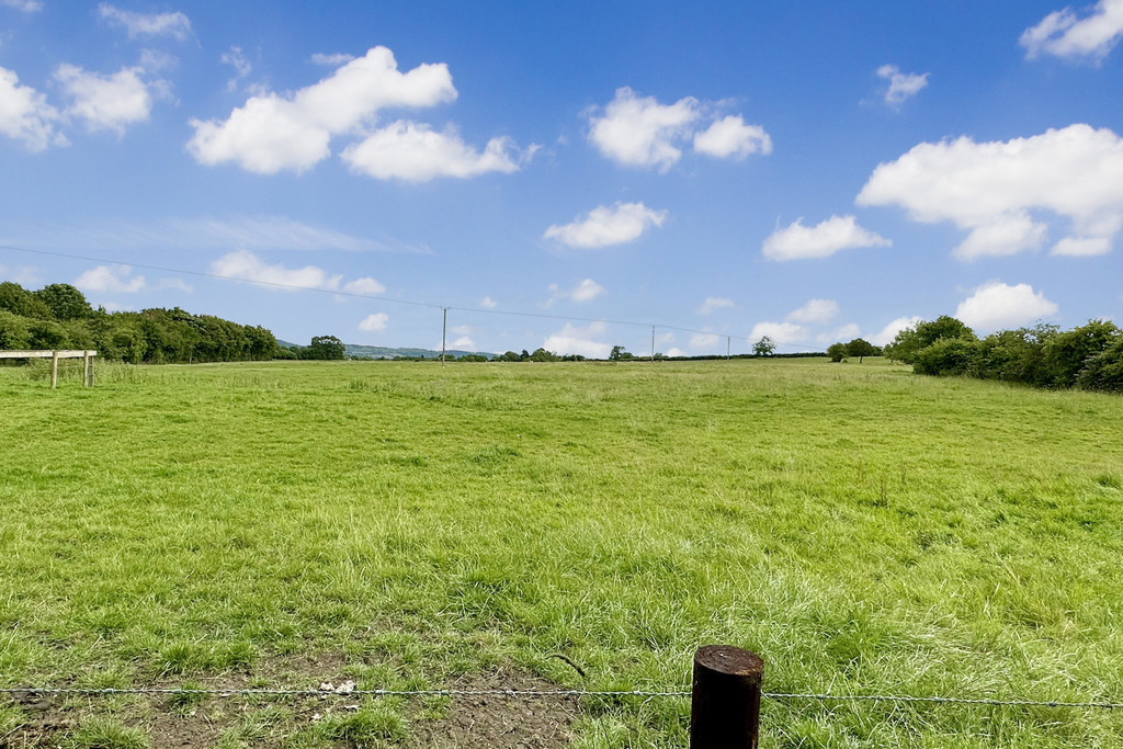 3 bed semi-detached house for sale in Hayden Green, Westerly Outskirts Of Cheltenham  - Property Image 3