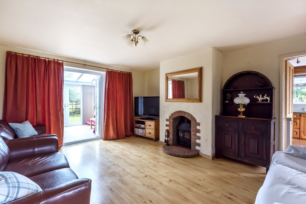 3 bed semi-detached house for sale in Hayden Green, Westerly Outskirts Of Cheltenham  - Property Image 4