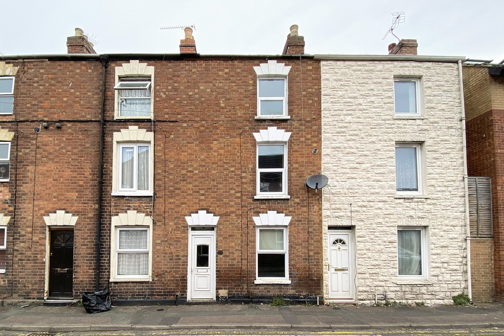 2 bed terraced house for sale in Millbrook Street, Gloucester 0