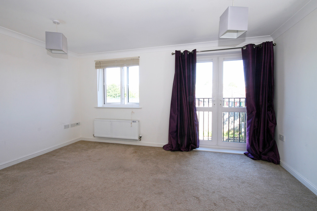 2 bed flat to rent in Bloomfield Terrace, Gloucester  - Property Image 2