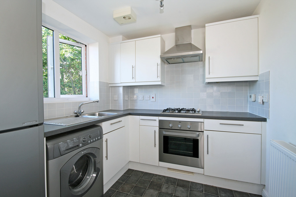 2 bed flat to rent in Bloomfield Terrace, Gloucester  - Property Image 3