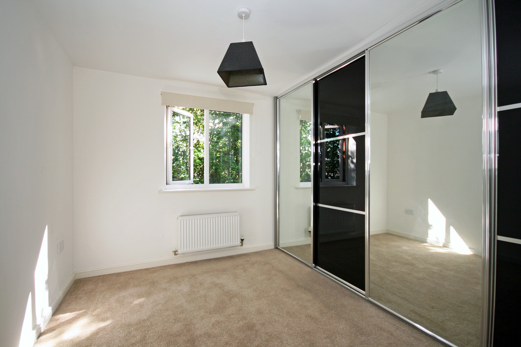 2 bed flat to rent in Bloomfield Terrace, Gloucester  - Property Image 4