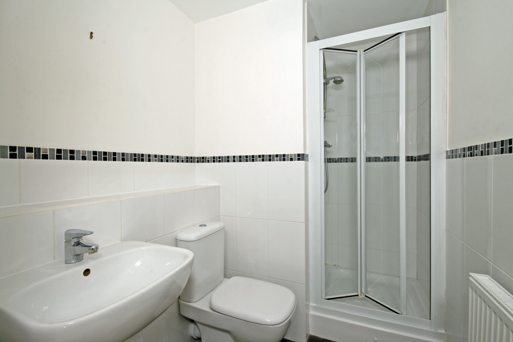 2 bed flat to rent in Bloomfield Terrace, Gloucester  - Property Image 5