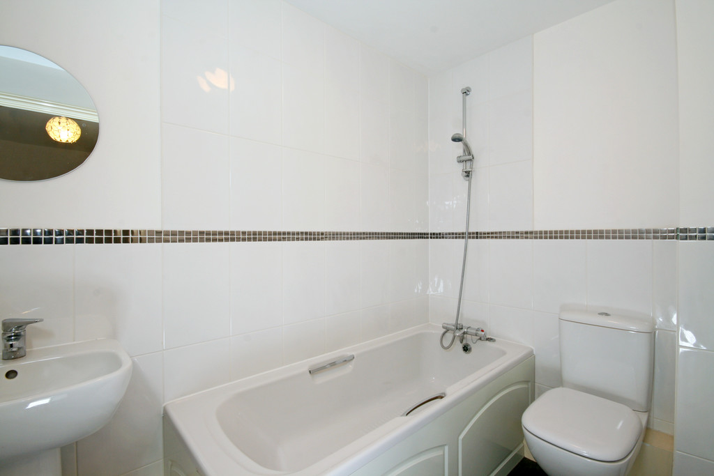 2 bed flat to rent in Bloomfield Terrace, Gloucester  - Property Image 7