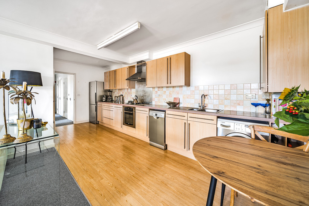 2 bed flat for sale in Victoria House, off Mayhill Way  - Property Image 7