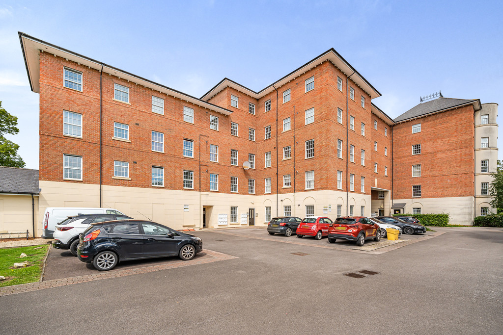 2 bed flat for sale in Victoria House, off Mayhill Way  - Property Image 1