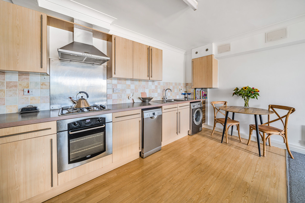2 bed flat for sale in Victoria House, off Mayhill Way  - Property Image 6