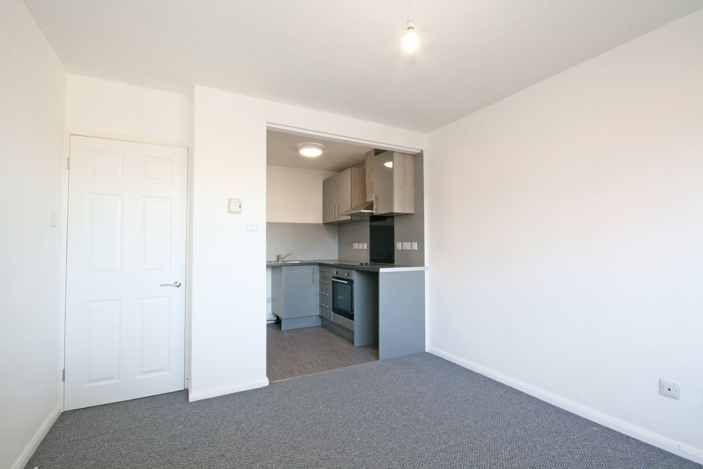 1 bed flat to rent in Denmark Road, Gloucester  - Property Image 2