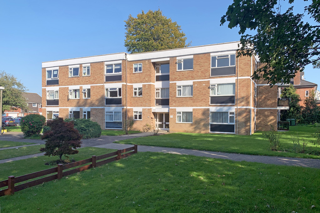 1 bed flat to rent in Denmark Road, Gloucester - Property Image 1