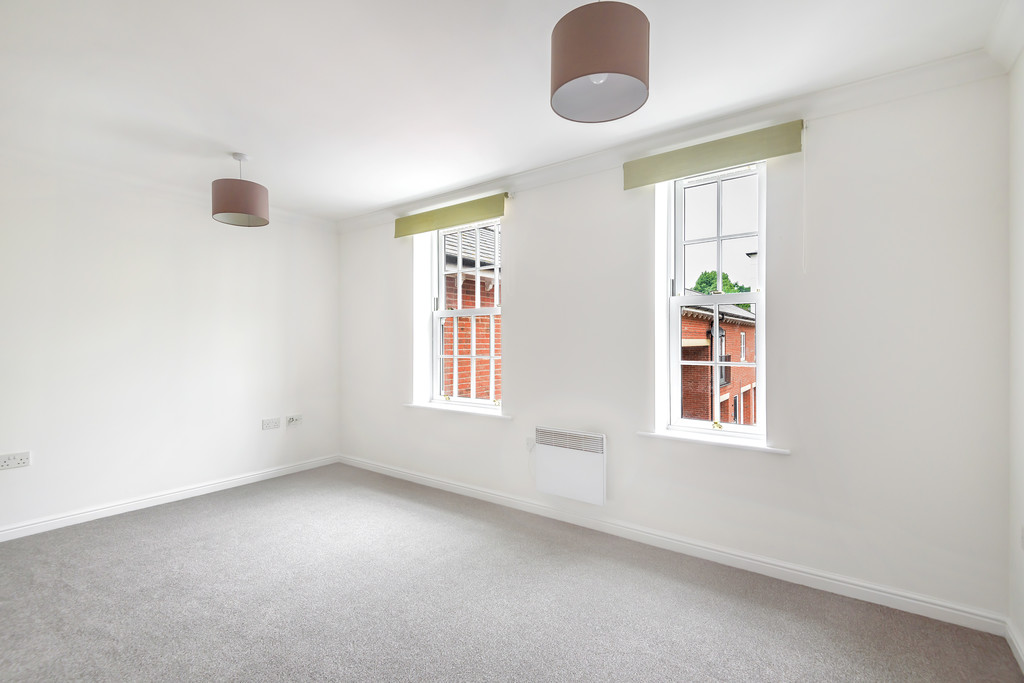 1 bed flat to rent in St James House, Nr To Glos. Royal Hospital  - Property Image 3