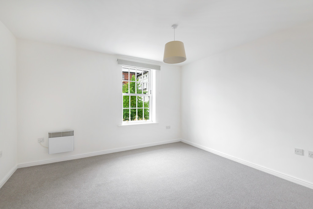 1 bed flat to rent in St James House, Nr To Glos. Royal Hospital  - Property Image 4