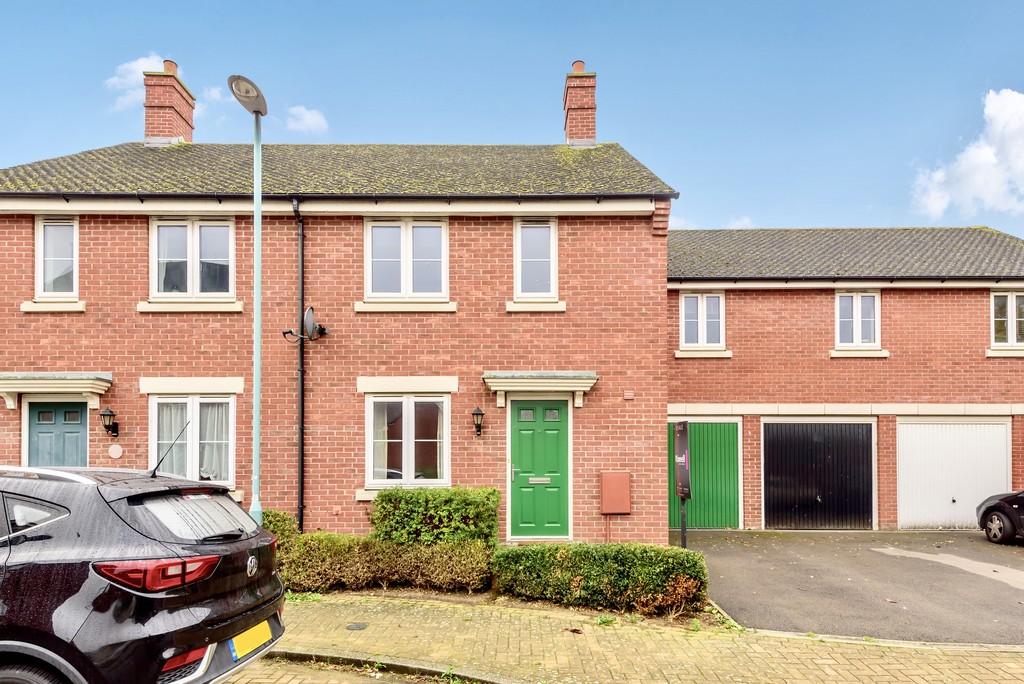 3 bed terraced house for sale in Cannon Corner, Brockworth  - Property Image 1