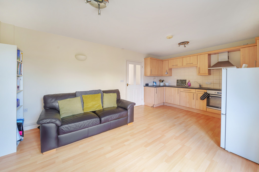 2 bed ground floor maisonette for sale in Meadowleaze, Longlevens  - Property Image 2