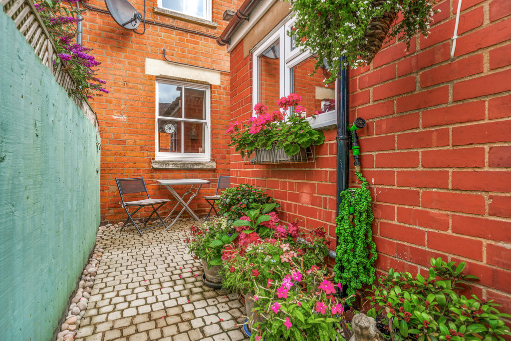 2 bed terraced house for sale in Victoria Cottages, Tewkesbury  - Property Image 13