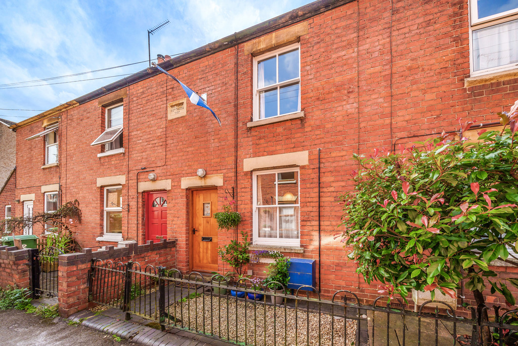 2 bed terraced house for sale in Victoria Cottages, Tewkesbury - Property Image 1