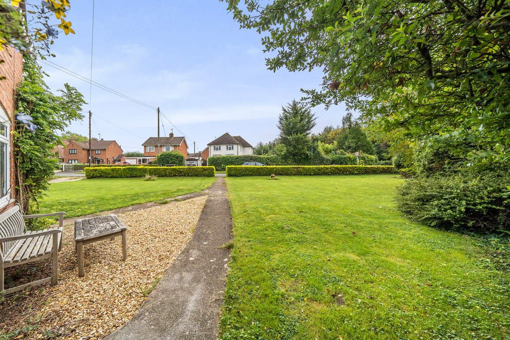 3 bed semi-detached house for sale in Hill Close, Lower Westmancote  - Property Image 17