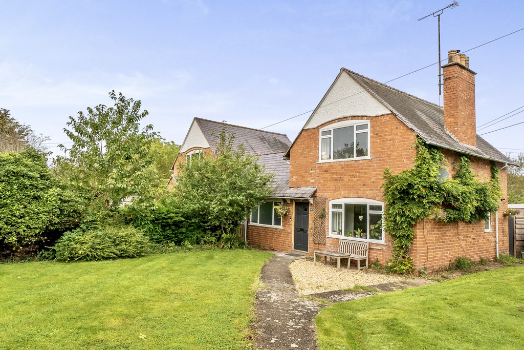 3 bed semi-detached house for sale in Hill Close, Lower Westmancote  - Property Image 1