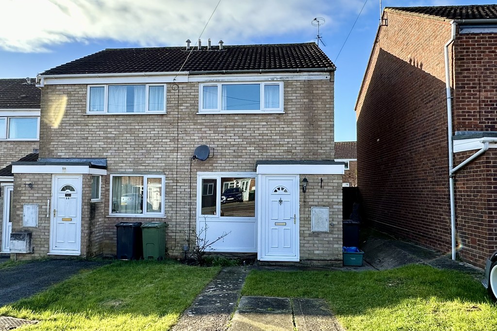 2 bed end of terrace house for sale in Fieldcourt Gardens, Quedgeley - Property Image 1