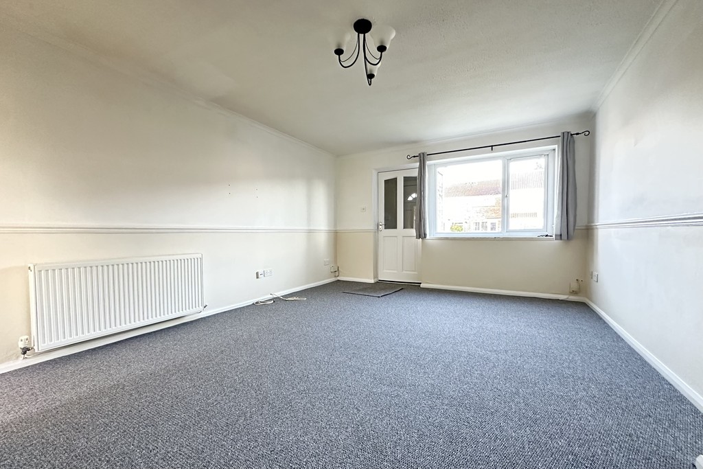 2 bed end of terrace house for sale in Fieldcourt Gardens, Quedgeley  - Property Image 2